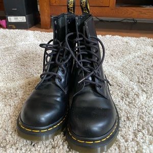 Dr. Marten’s 1460 Lace up Leather Boots worn once size 8